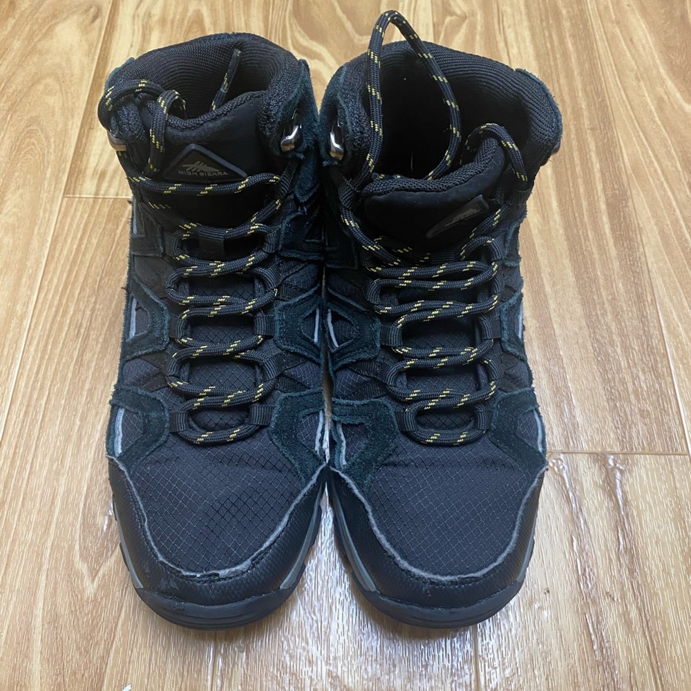 Boys High Sierra Hiking Boots size 6Y